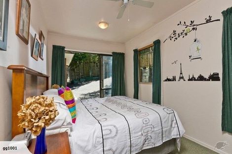 Photo of property in 2/13 Limmer Place, Browns Bay, Auckland, 0632