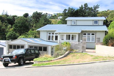 Photo of property in 15 Albert Street, Island Bay, Wellington, 6023