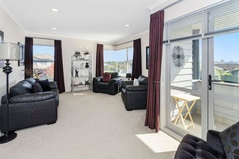 Photo of property in 44 Aberdeen Crescent, Wattle Downs, Auckland, 2103