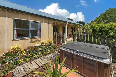 Photo of property in 11 Pineview Lane, Helensville, 0875