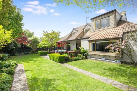 Photo of property in 28 Harkness Place, Avonhead, Christchurch, 8042