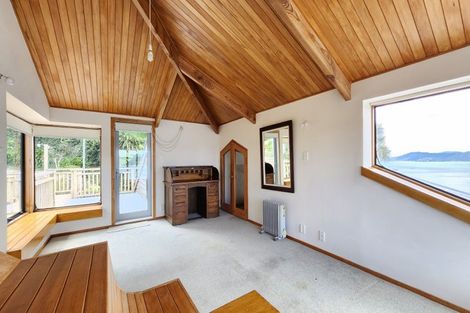 Photo of property in 1 Maramanui Way, Karaka Bays, Wellington, 6022