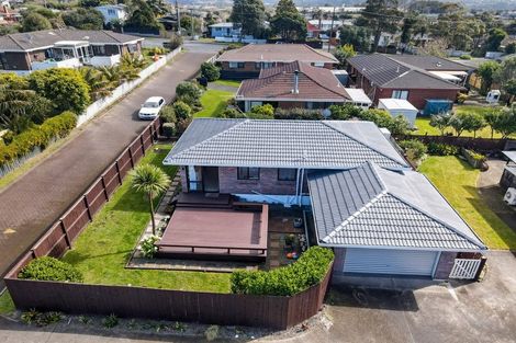 Photo of property in 1/4 Spring Grove, Henderson, Auckland, 0612