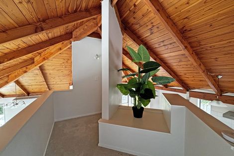 Photo of property in 100 Chelsea View Drive, Chatswood, Auckland, 0626