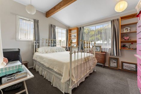 Photo of property in 16 Punga Street, Tangimoana, 4822