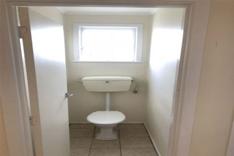 Photo of property in 594 Glenfield Road, Bayview, Auckland, 0629