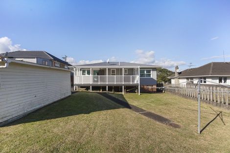 Photo of property in 21 Taupo Street, Green Bay, Auckland, 0604