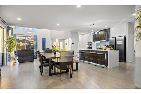 Photo of property in 33 Takurua Terrace, Orewa, 0931