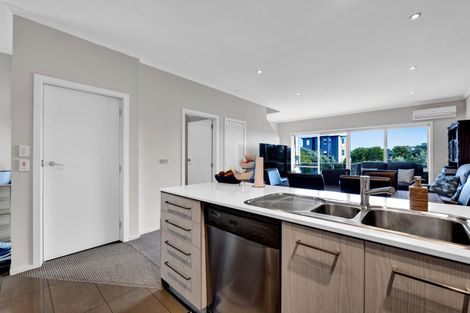 Photo of property in The Strand, 7/16 Ronald Street, Strandon, New Plymouth, 4312