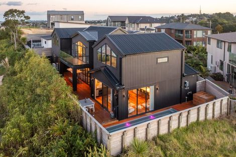 Photo of property in 4 Taku Close, Long Bay, Auckland, 0630