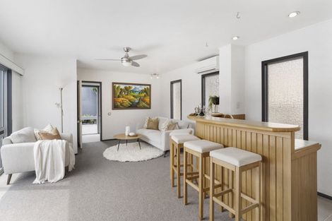 Photo of property in 5 Puawai Place, Northcote, Auckland, 0627