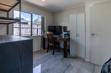 Photo of property in 1/13 Martin Place, Kelston, Auckland, 0602