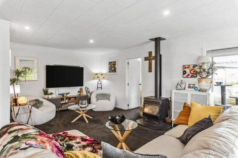 Photo of property in 8 Norna Grove, Waikawa Beach, Levin, 5573