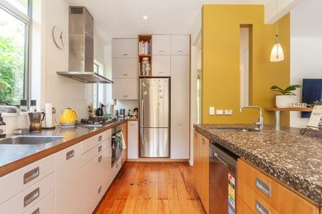 Photo of property in 21 Nevay Road, Miramar, Wellington, 6022