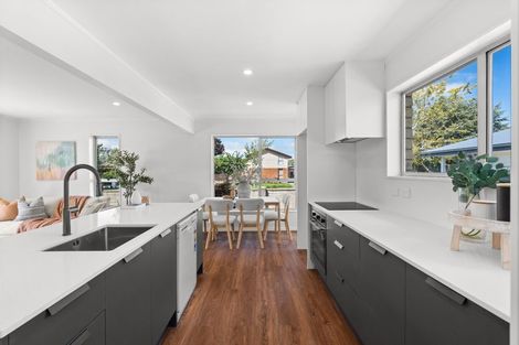 Photo of property in 31 Denniston Crescent, Redwood, Christchurch, 8051