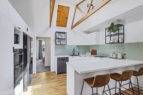 Photo of property in 144a High Street, Oxford, 7430