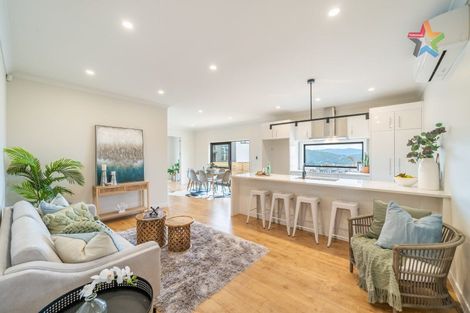 Photo of property in 12 Poto Road, Normandale, Lower Hutt, 5010