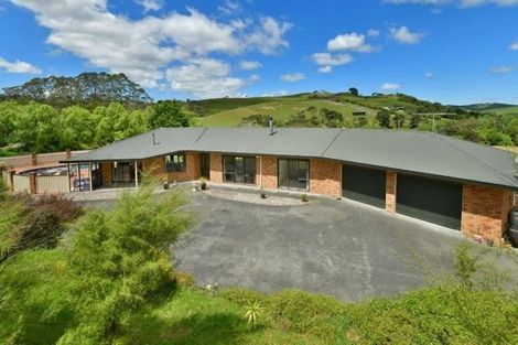 Photo of property in 744 Peak Road, Helensville, 0875