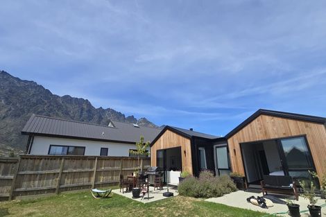 Photo of property in 16 Barn Road, Jacks Point, 9371