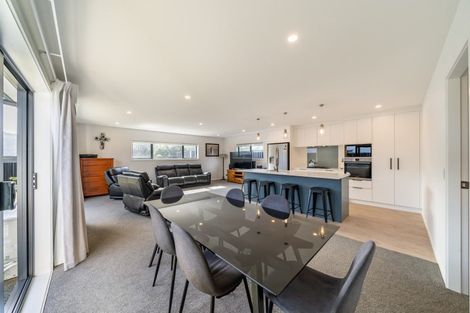 Photo of property in 3 Thornbury Lane, Timberlea, Upper Hutt, 5018