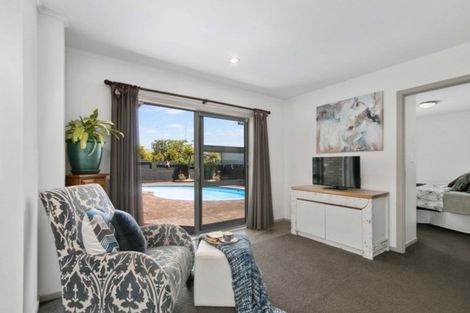 Photo of property in 40 Challen Close, Conifer Grove, Takanini, 2112