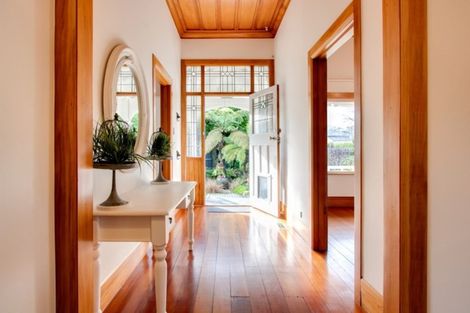 Photo of property in 29 Cameron Road, Bluff Hill, Napier, 4110