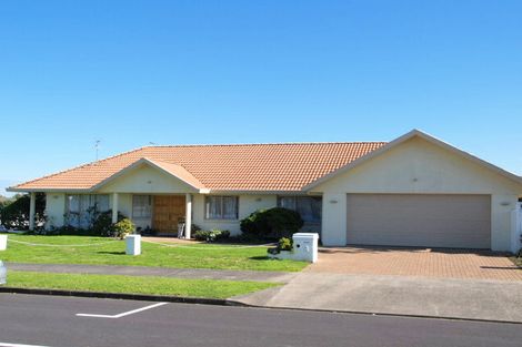 Photo of property in 2 Orohena Close, Northpark, Auckland, 2013