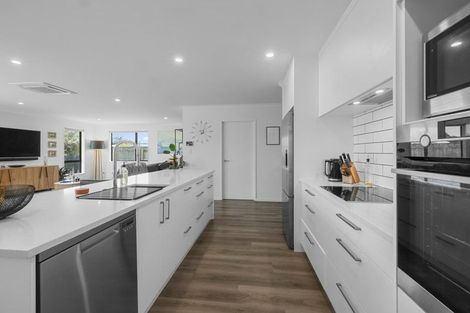 Photo of property in 18 Piharau Crescent, Hurdon, New Plymouth, 4310