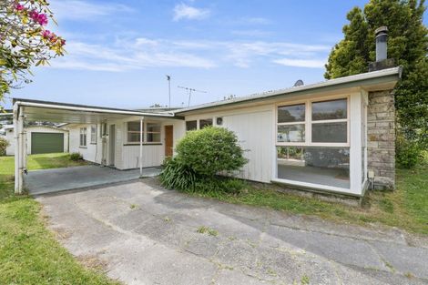 Photo of property in 4 Lyford Crescent, Sunnynook, Auckland, 0620