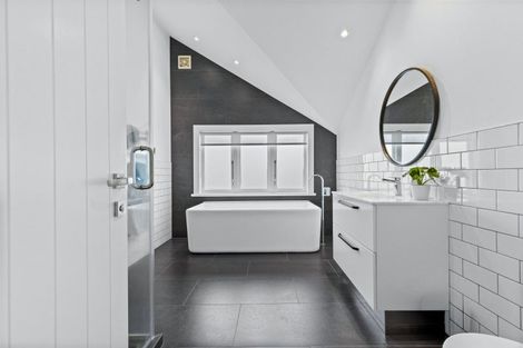 Photo of property in 1 Bangor Street, Point Chevalier, Auckland, 1022