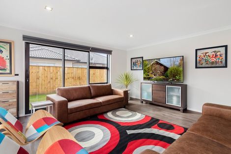 Photo of property in 8 Te Roera Place, Riverhead, 0820