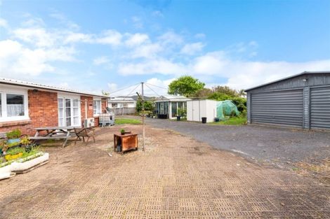 Photo of property in 9 Pomaria Road, Henderson, Auckland, 0610