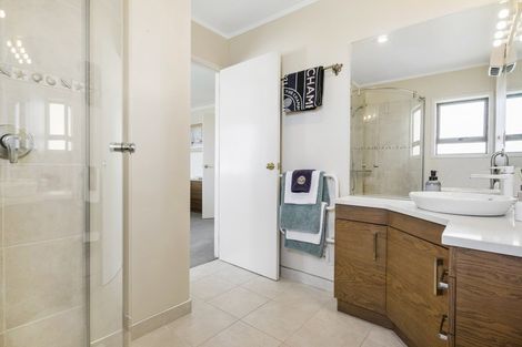 Photo of property in 2/37 Takutai Avenue, Half Moon Bay, Auckland, 2012