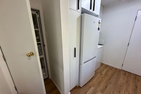 Photo of property in 11 Roberts Road, Glenfield, Auckland, 0629