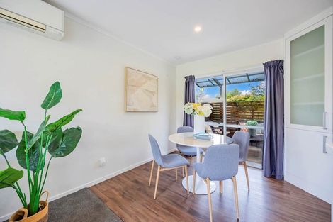 Photo of property in 138 Moire Road, West Harbour, Auckland, 0618
