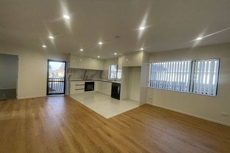 Photo of property in 16 Blue Way, Glendene, Auckland, 0602