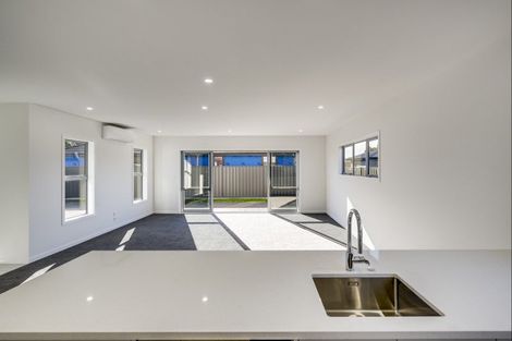 Photo of property in 94 Eriksen Road, Te Awa, Napier, 4110