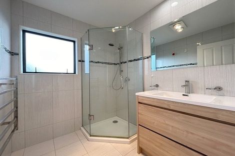 Photo of property in 17 Waiohua Road, Greenlane, Auckland, 1061