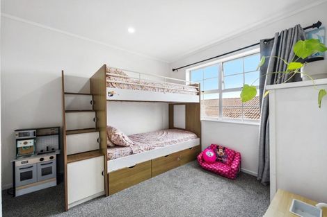 Photo of property in 1/3 Benygloe Place, Highland Park, Auckland, 2010