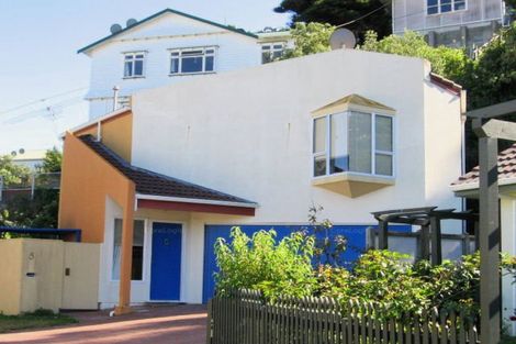 Photo of property in 5 Erskine Close, Island Bay, Wellington, 6023