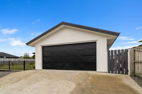 Photo of property in 1 Seagrass Place, Otaki Beach, Otaki, 5512