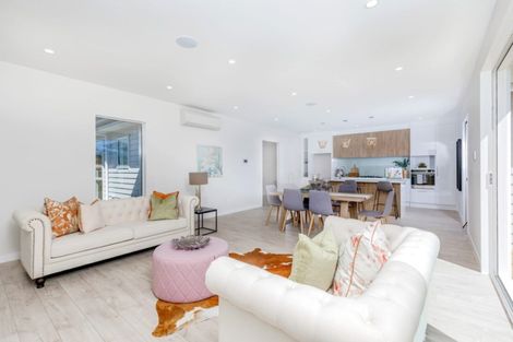 Photo of property in 8 Konoba Avenue, Kumeu, 0810