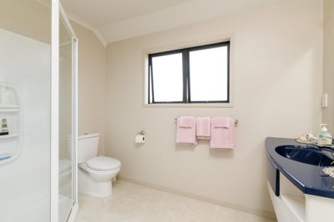 Photo of property in 13 Dowman Place, Te Puke, 3119