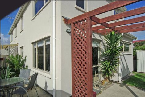 Photo of property in 2/131 Queens Drive, Lyall Bay, Wellington, 6022