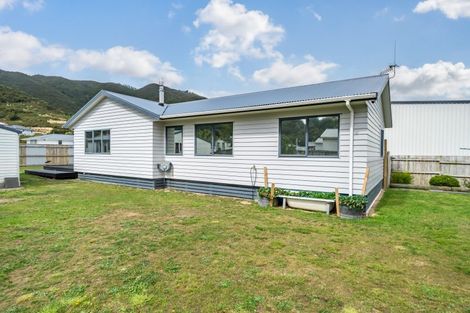 Photo of property in 5 Ashburn Road, Wainuiomata, Lower Hutt, 5014