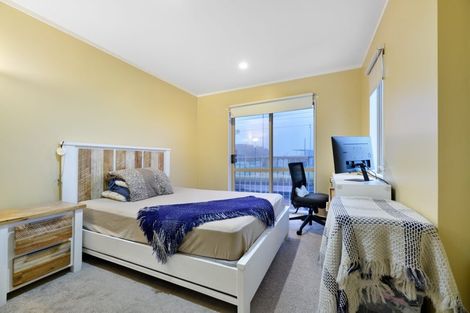 Photo of property in 9 Lockington Avenue, Henderson, Auckland, 0612