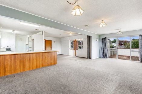 Photo of property in 19 Lydford Place, Glendene, Auckland, 0602