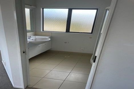 Photo of property in 15 Andover Way, Goodwood Heights, Auckland, 2105