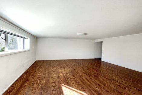 Photo of property in 4 Seaton Road, Murrays Bay, Auckland, 0630