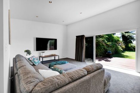 Photo of property in 82 Awanui Street, Merrilands, New Plymouth, 4312